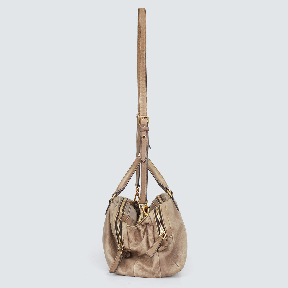 ⁠⁠Bolsa Miu Miu Tote Bege