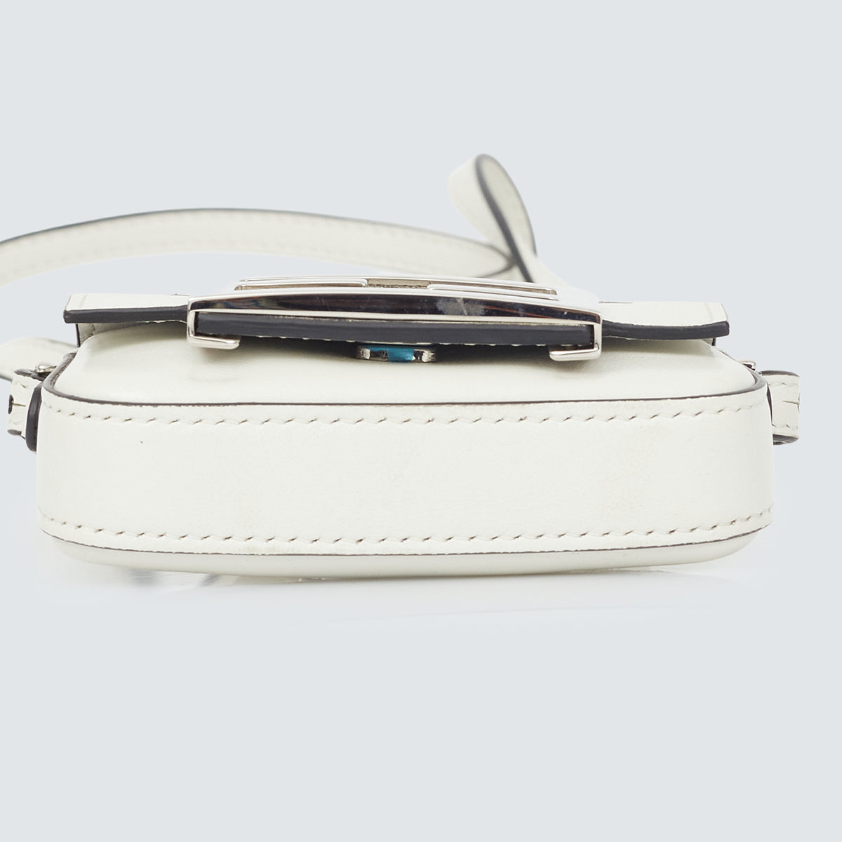 Bolsa Fendi Baguette Nano Branca