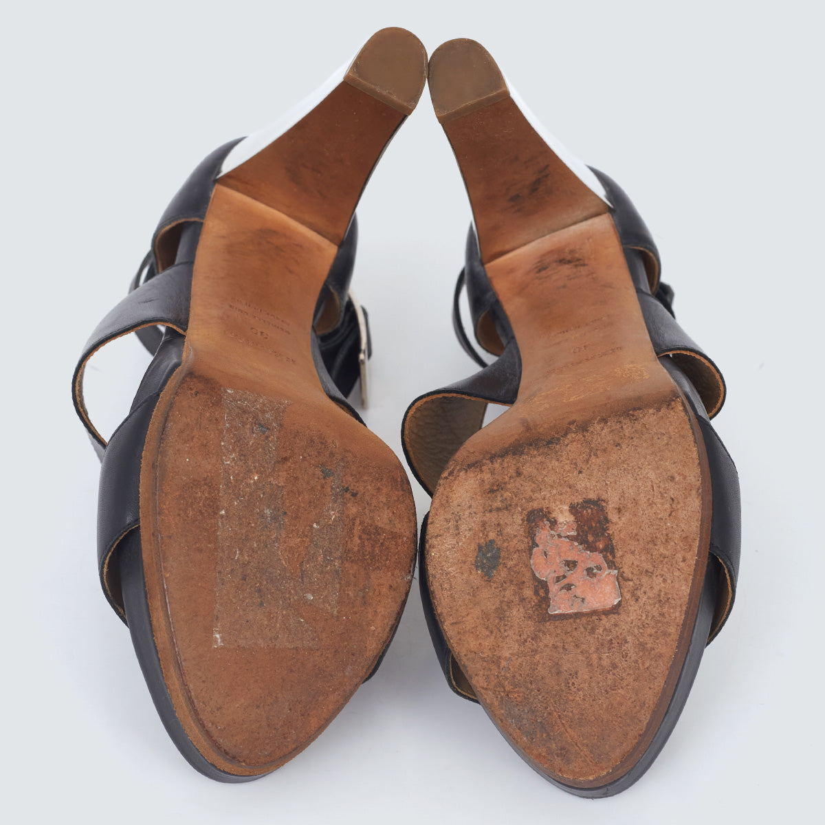 ⁠Sandália Hermès Preta Salto Espelhado Tam. 37 BR