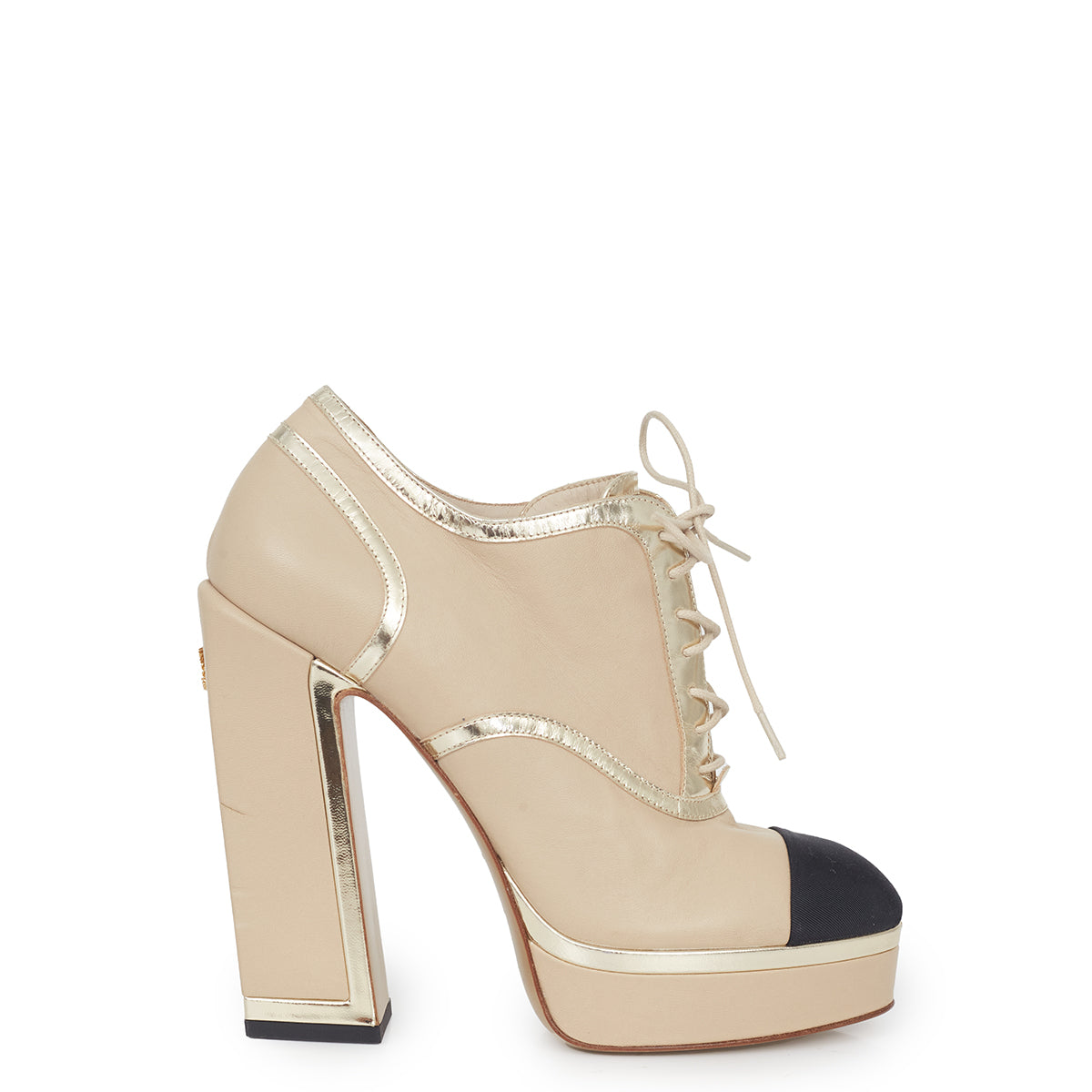 ⁠Ankle Boot Chanel Nude e Preta Tam. 37 BR