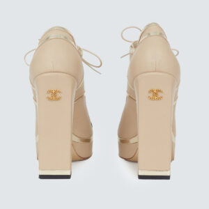 ⁠Ankle Boot Chanel Nude e Preta Tam. 37 BR
