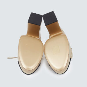 ⁠Ankle Boot Chanel Nude e Preta Tam. 37 BR