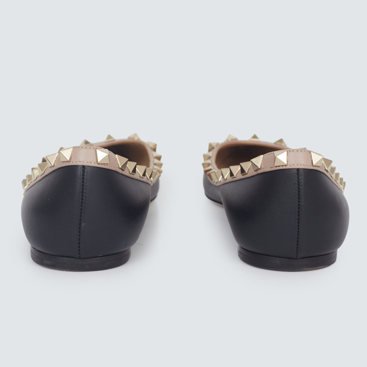 Sapatilha Valentino Studs Preta e Bege Tam. 36,5 BR