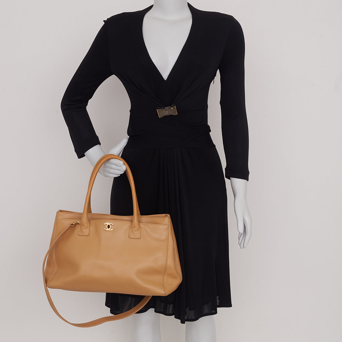 Bolsa Chanel Executive Bege c/ Dourado
