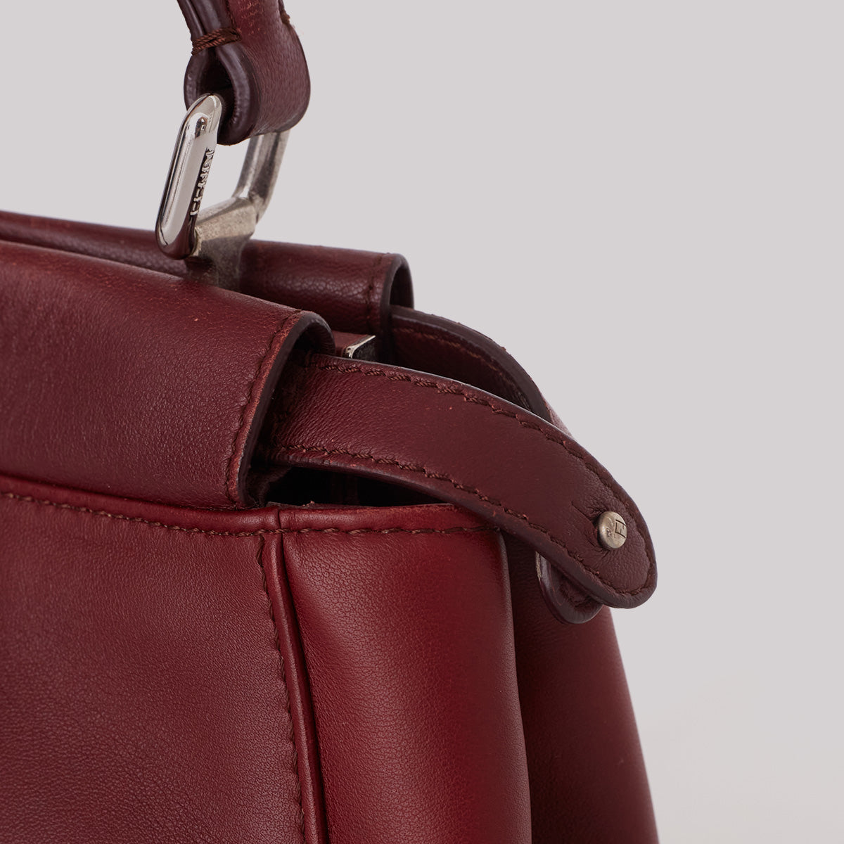 Bolsa Fendi Peekaboo Small Vinho