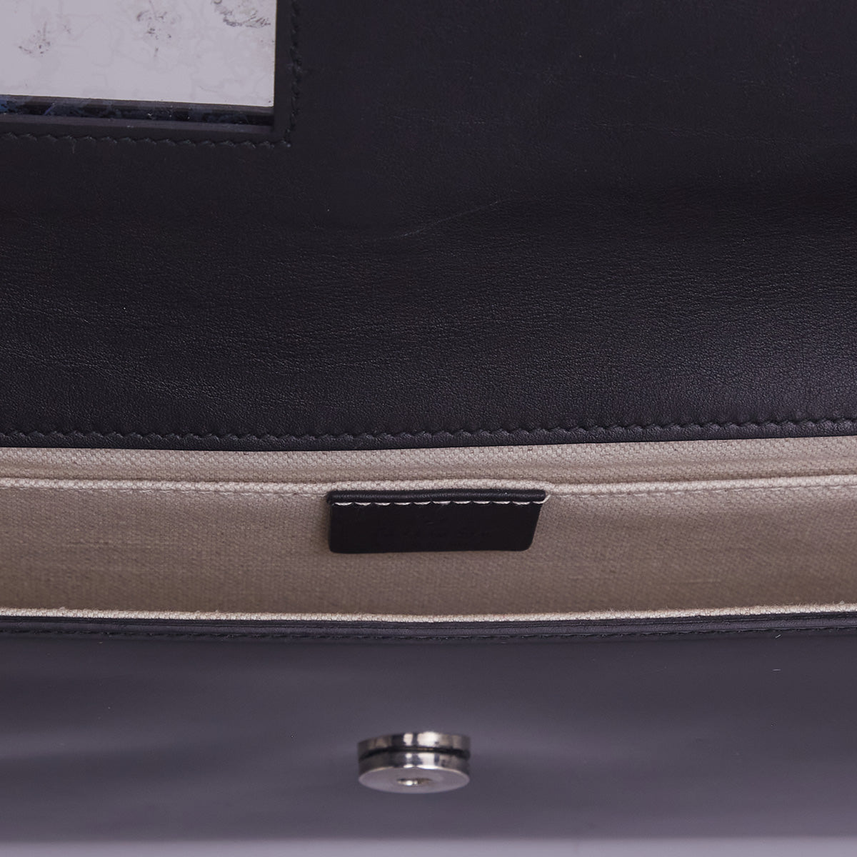 Clutch Gucci preta verniz