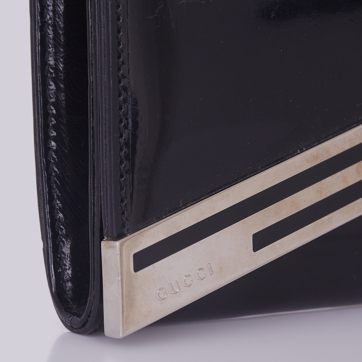 Clutch Gucci preta verniz