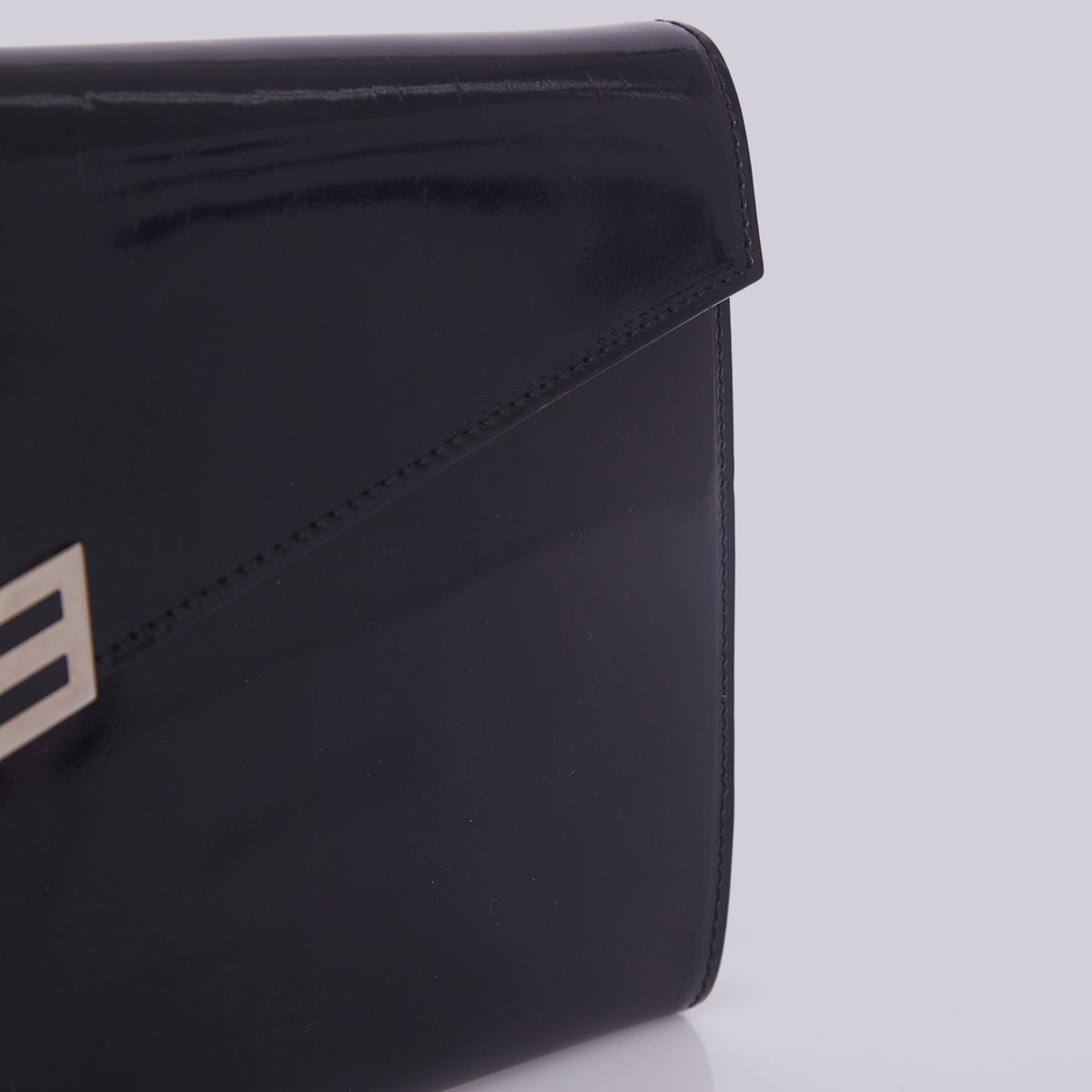 Clutch Gucci preta verniz