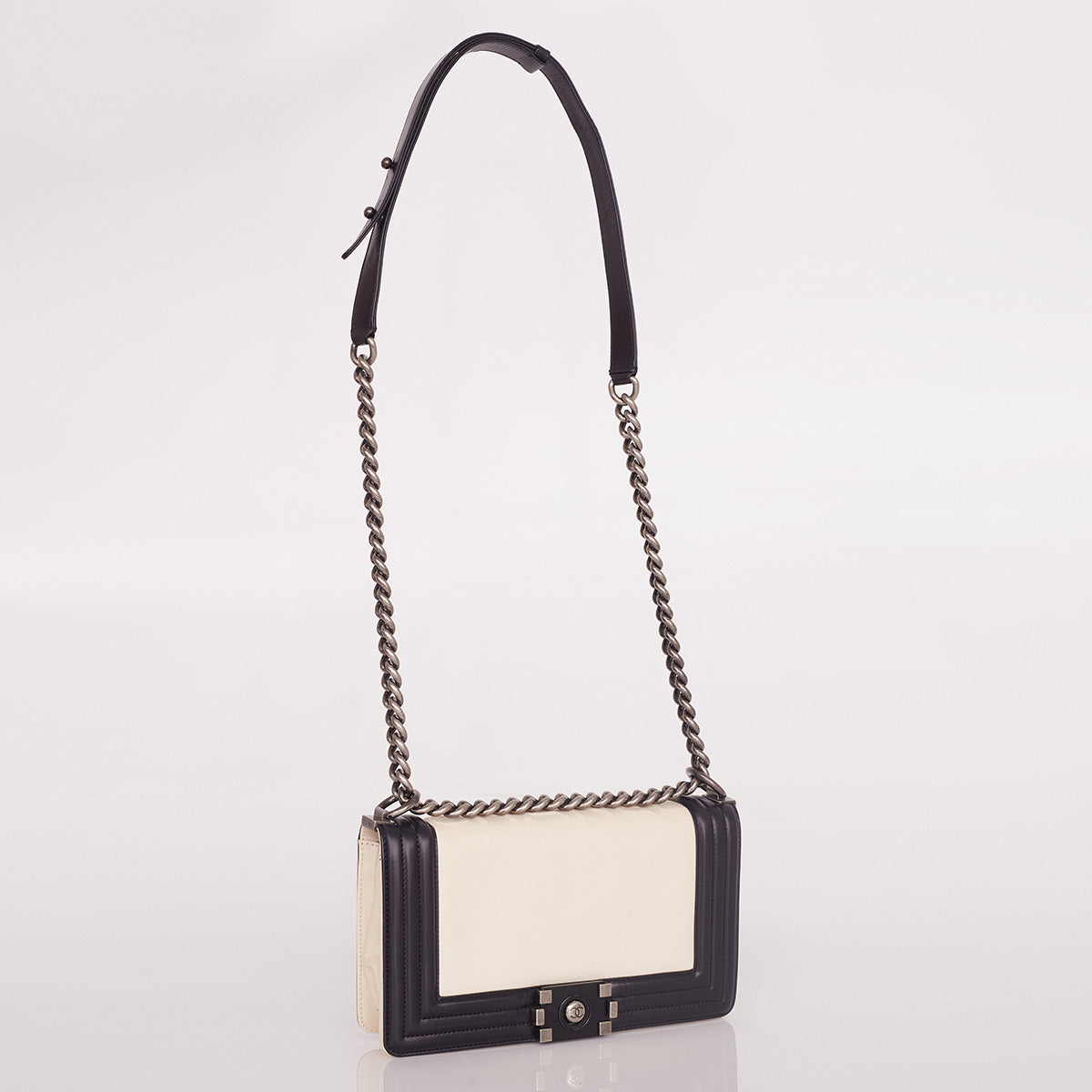 Bolsa Chanel Boy Preto & Branco