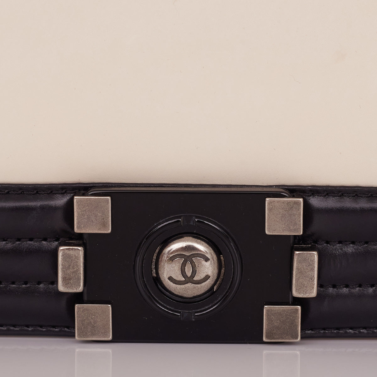 Bolsa Chanel Boy Preto & Branco