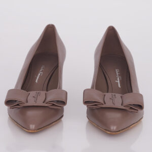 Scarpin Salvatore Ferragamo Cinza Tam. 37 Br