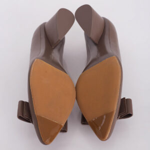 Scarpin Salvatore Ferragamo Cinza Tam. 37 Br