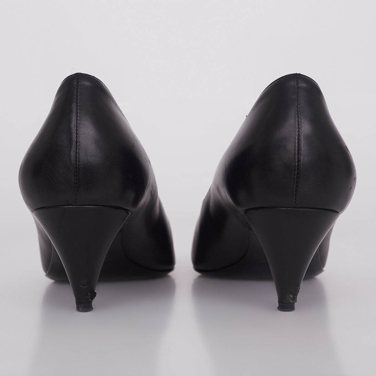 Sapato Saint Laurent Preto c/ detalhe De Boca em Paetê Vermelho Tam.39 Br