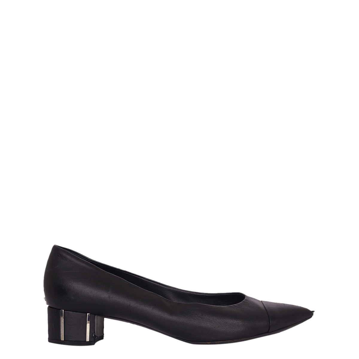 Sapato Chanel Preto c/ Detalhes em Ferragens Prata Tam.39,5 Br