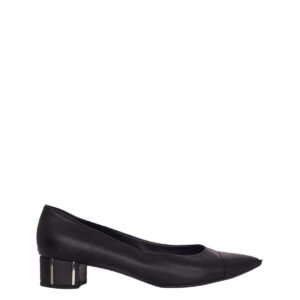 Sapato Chanel Preto c/ Detalhes em Ferragens Prata Tam.39,5 Br