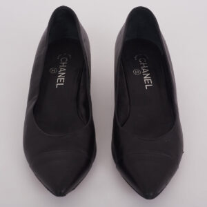 Sapato Chanel Preto c/ Detalhes em Ferragens Prata Tam.39,5 Br
