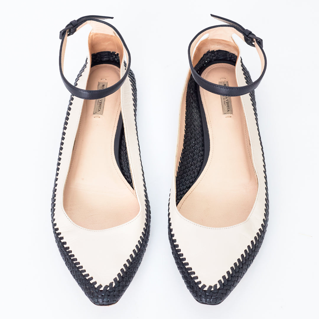 Sapatilha Bottega Veneta  Off White e Preta Tam. 37 Br