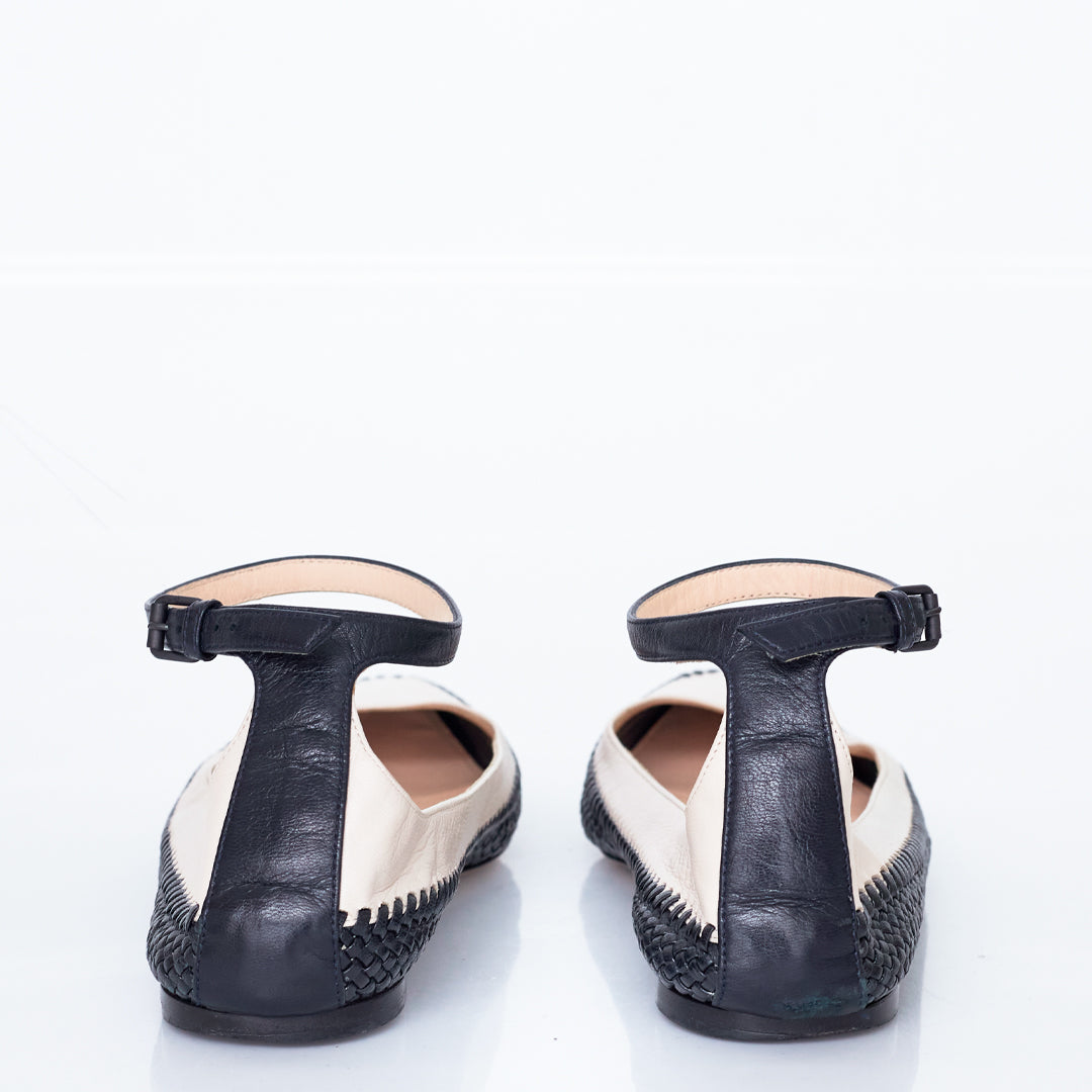 Sapatilha Bottega Veneta  Off White e Preta Tam. 37 Br