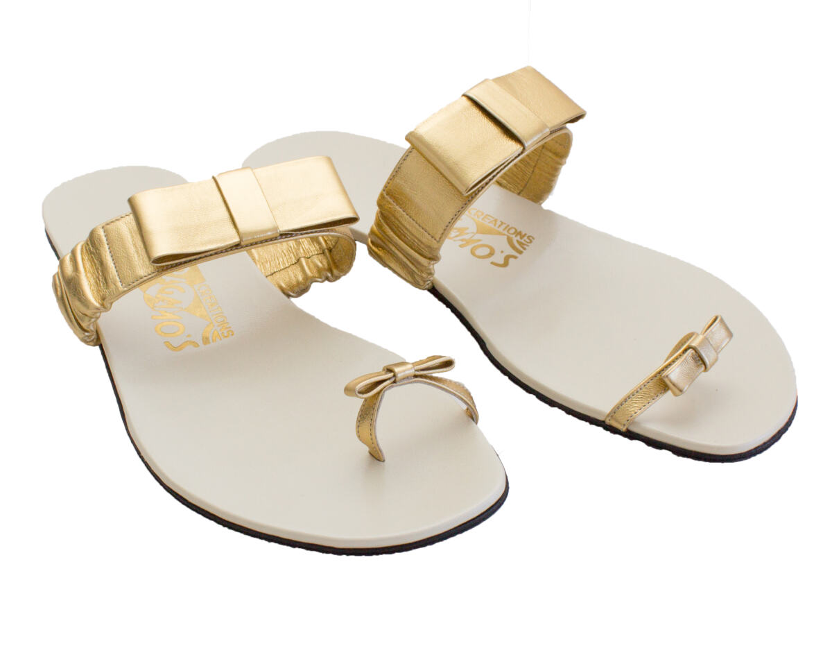 Rasteira Ferragamo Off White com Dourado Tam. 40 Br