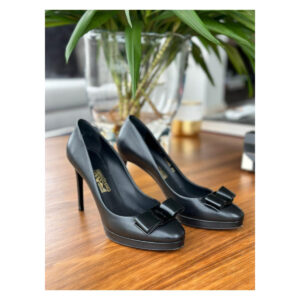 Scarpin Salvatore Ferragamo Preto com Laço Tam. 37 Br