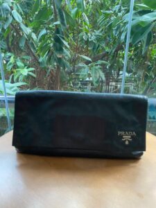 Clutch Prada Preta