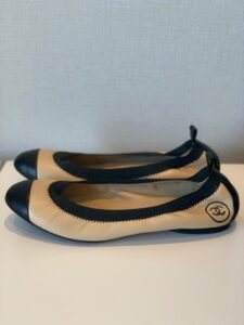 Sapatilha Chanel bicolor bege e preto Tam. 38,5