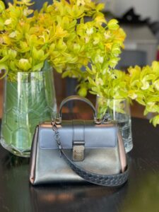 Bolsa Bottega Veneta Piazza Cinza Metalizado