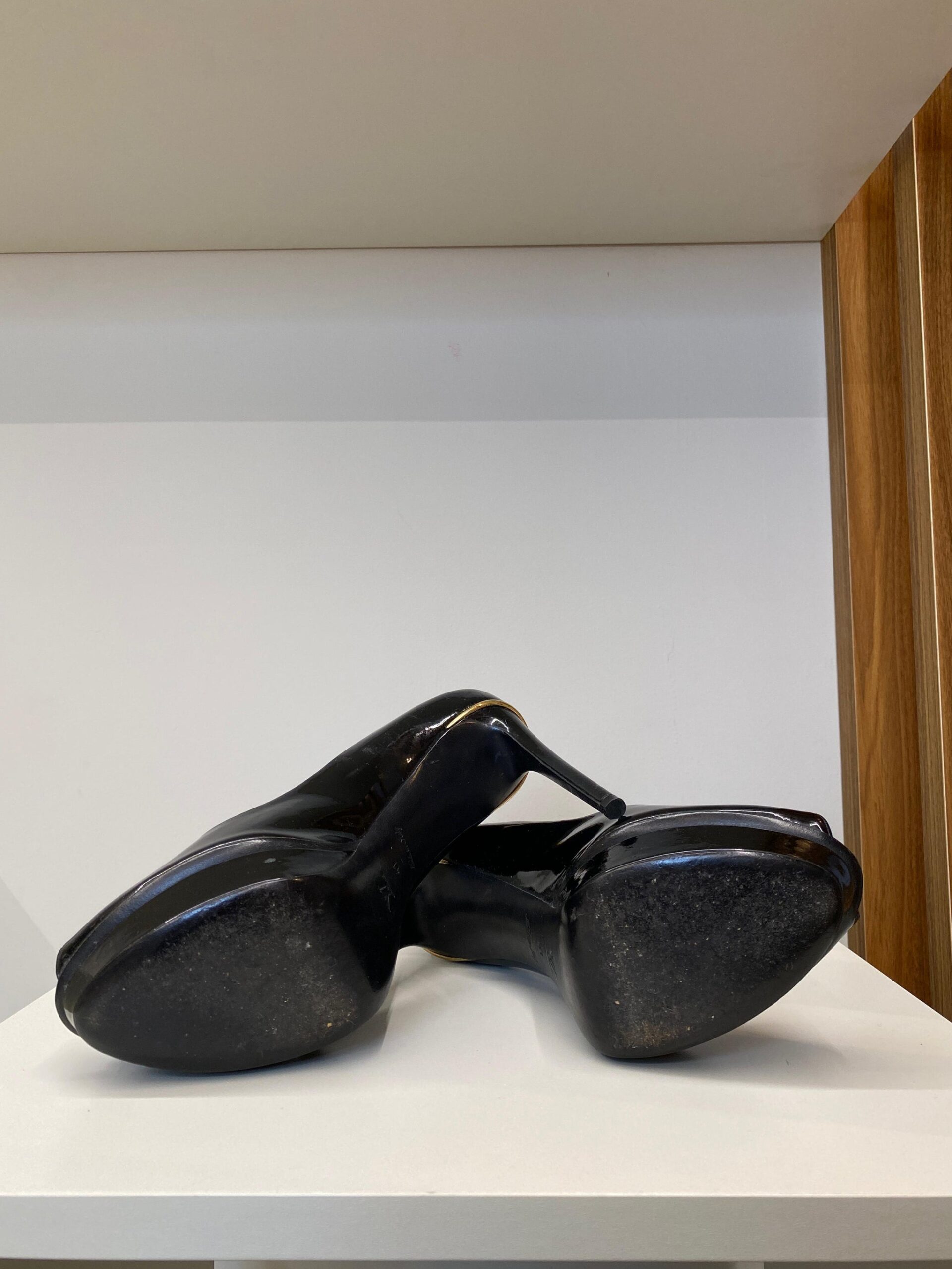 Peep Toe Louis Vuitton Preto TAM. 39 BR