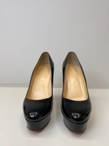 Salto Christian Louboutin Preto de Verniz TAM. 39 BR