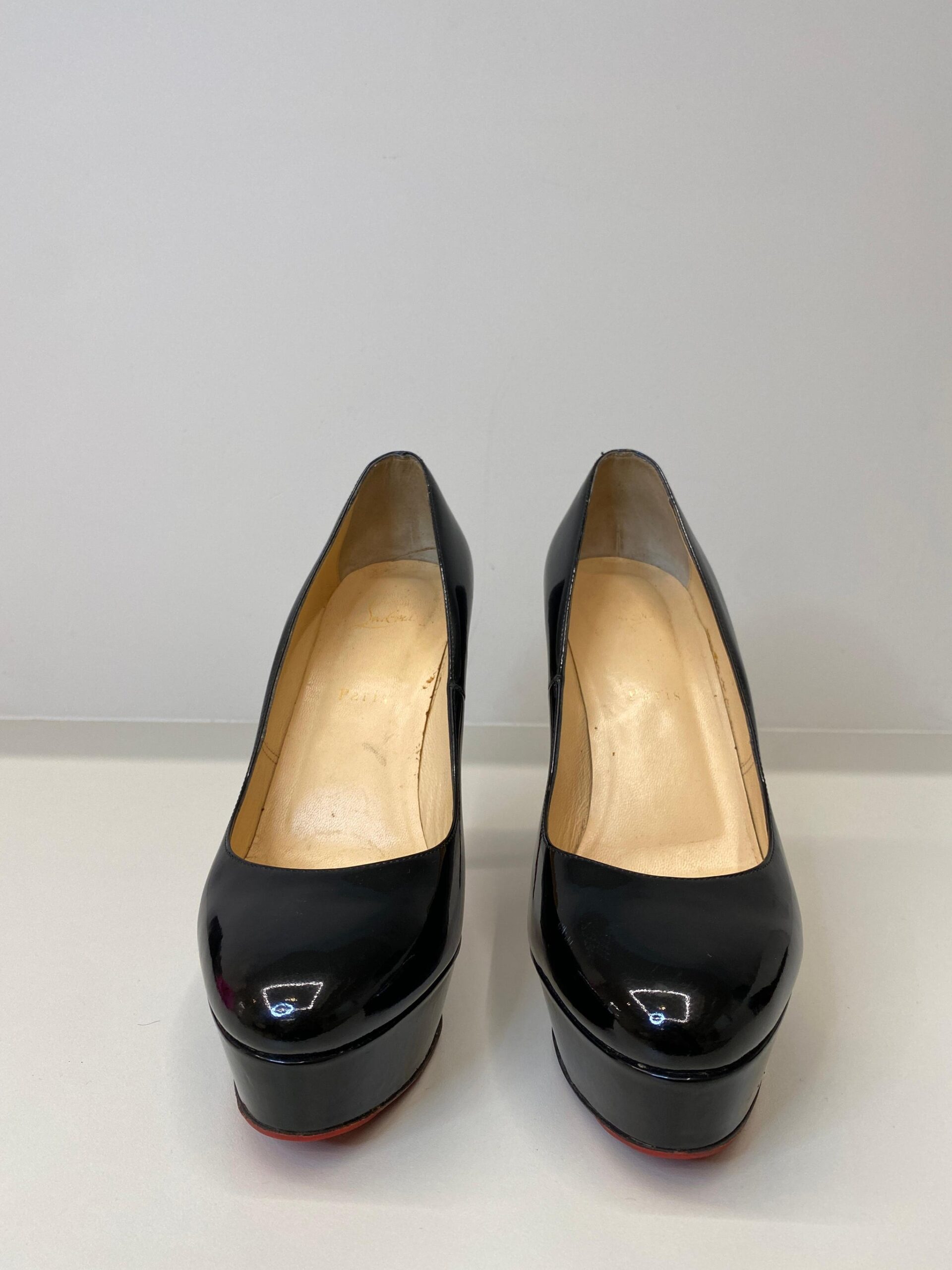 Salto Christian Louboutin Preto de Verniz TAM. 39 BR