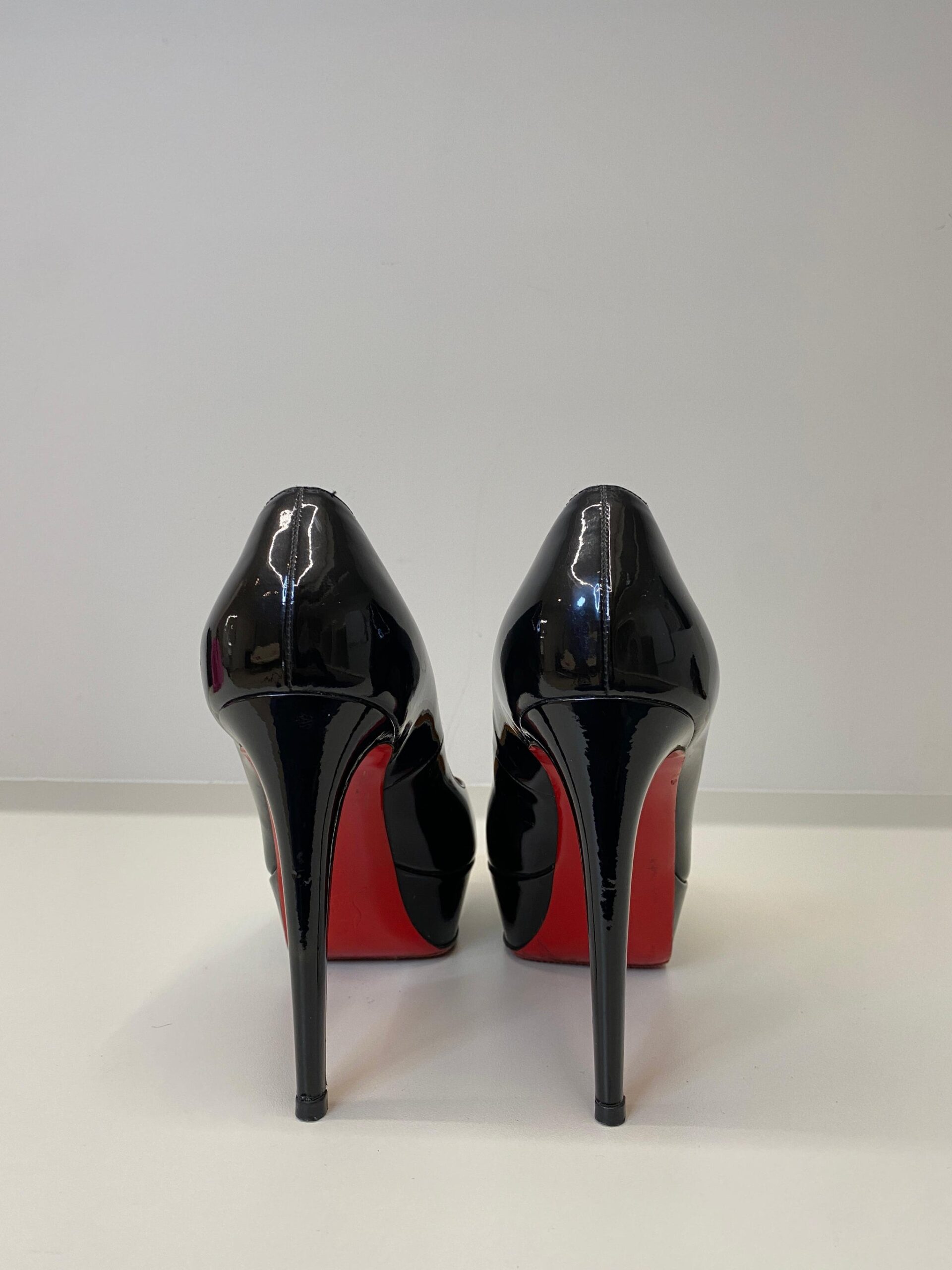 Salto Christian Louboutin Preto de Verniz TAM. 39 BR