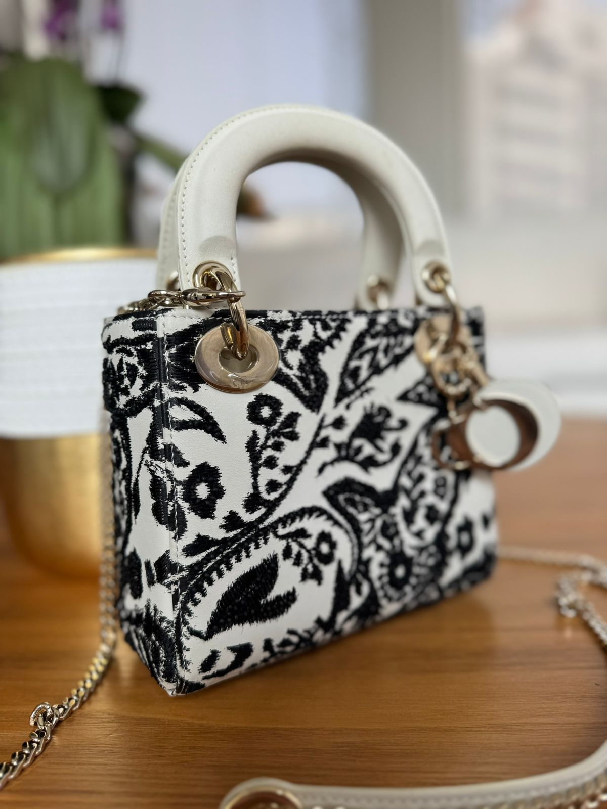⁠Bolsa Dior Lady Dior Mini Bordada