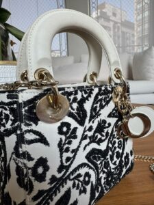 ⁠Bolsa Dior Lady Dior Mini Bordada