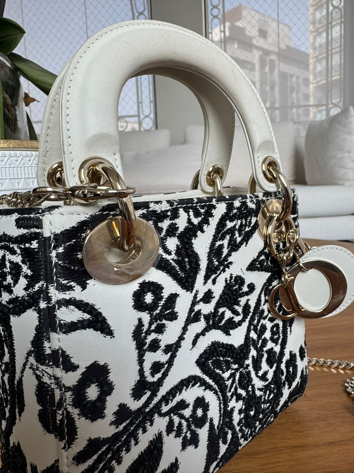 ⁠Bolsa Dior Lady Dior Mini Bordada