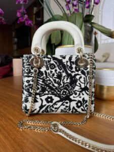 ⁠Bolsa Dior Lady Dior Mini Bordada