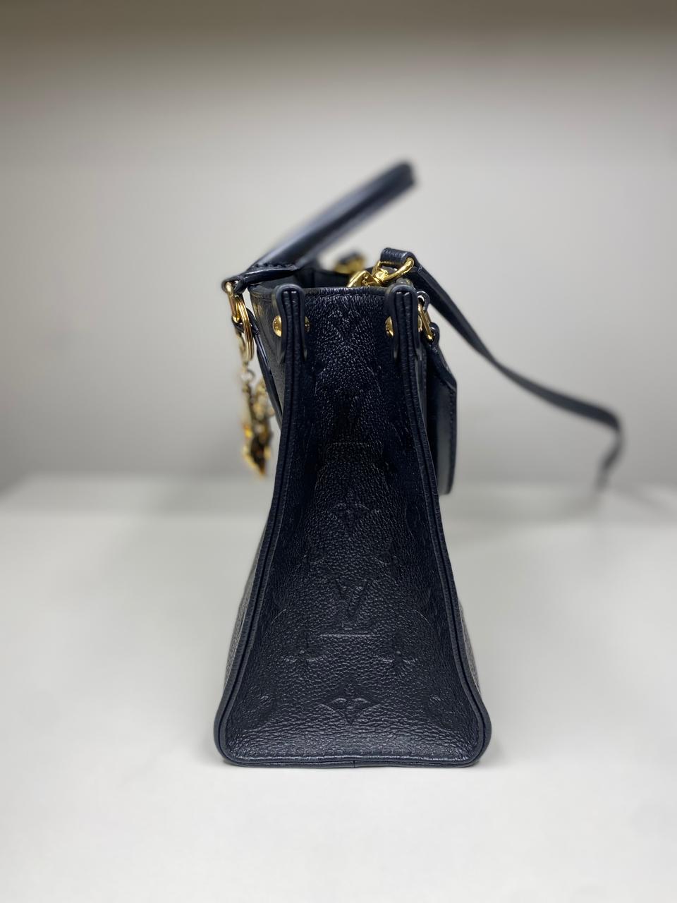 Bolsa Louis Vuitton On The Go Preta com chaveiro