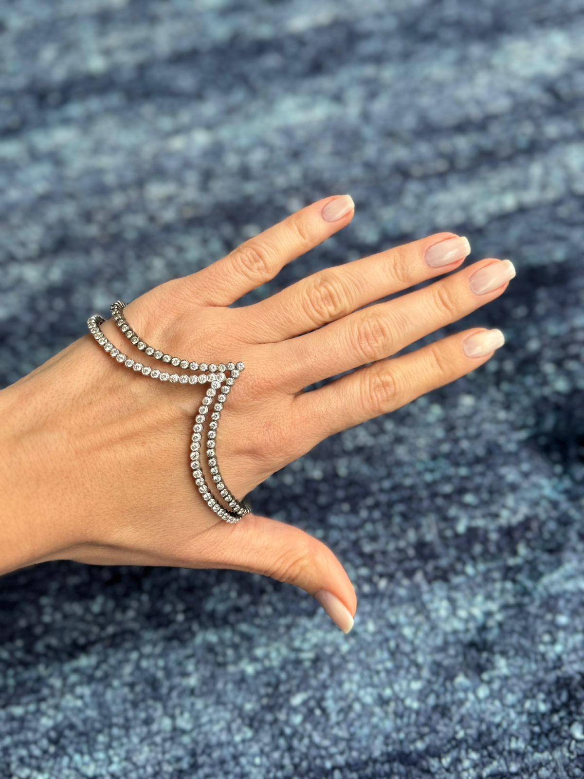 Pulseira de Mão Aron & Hirsch Ouro Branco com Brilhantes