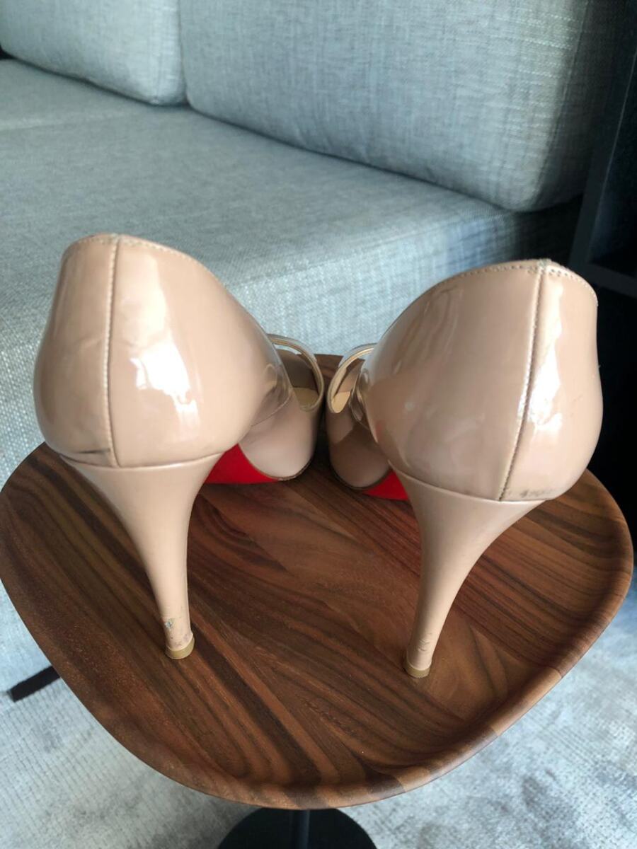 Sapato Louboutin peep toe, sola 37,5