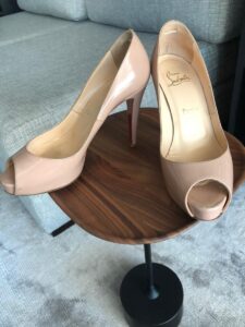 Sapato Louboutin peep toe, sola 37,5