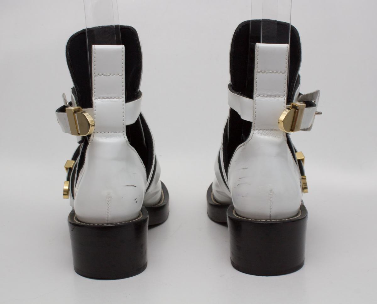 Bota Balenciaga Branca Com Fivelas Tam. 38