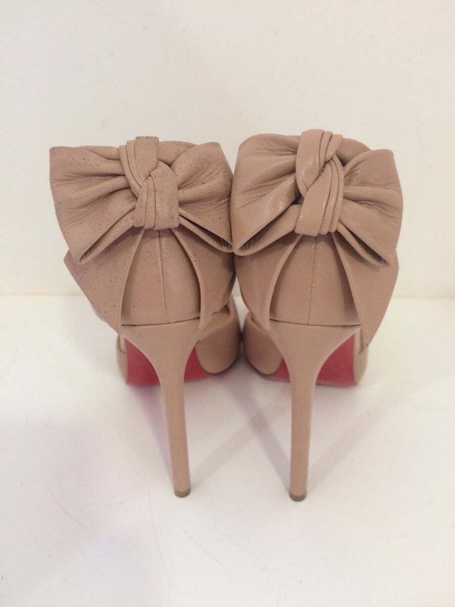 Sapato Louboutin nude laço sola 39