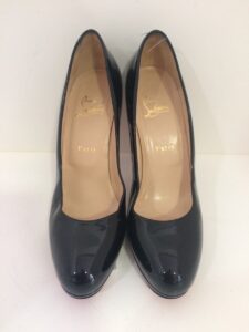 Sapato Louboutin preto verniz sola 40