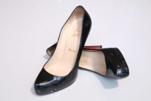 Sapato Louboutin preto sola 37