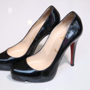 Sapato Louboutin preto sola 37