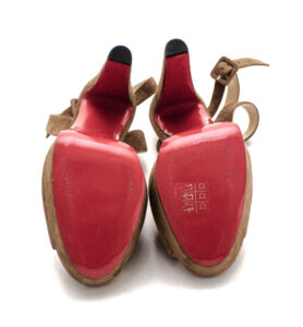 Sapato Louboutin Plataforma Caramelo Tam. 39