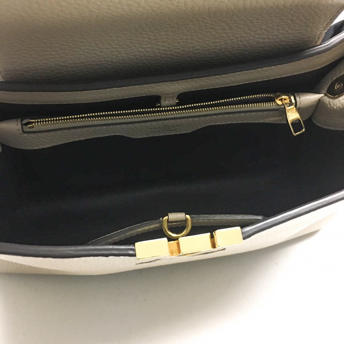 Bolsa Louis Vuitton Capucines Bege Grande