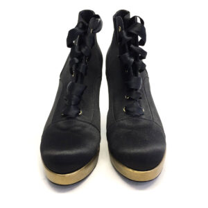 Ankle Boot Chanel preta e dourada, Tam. 41