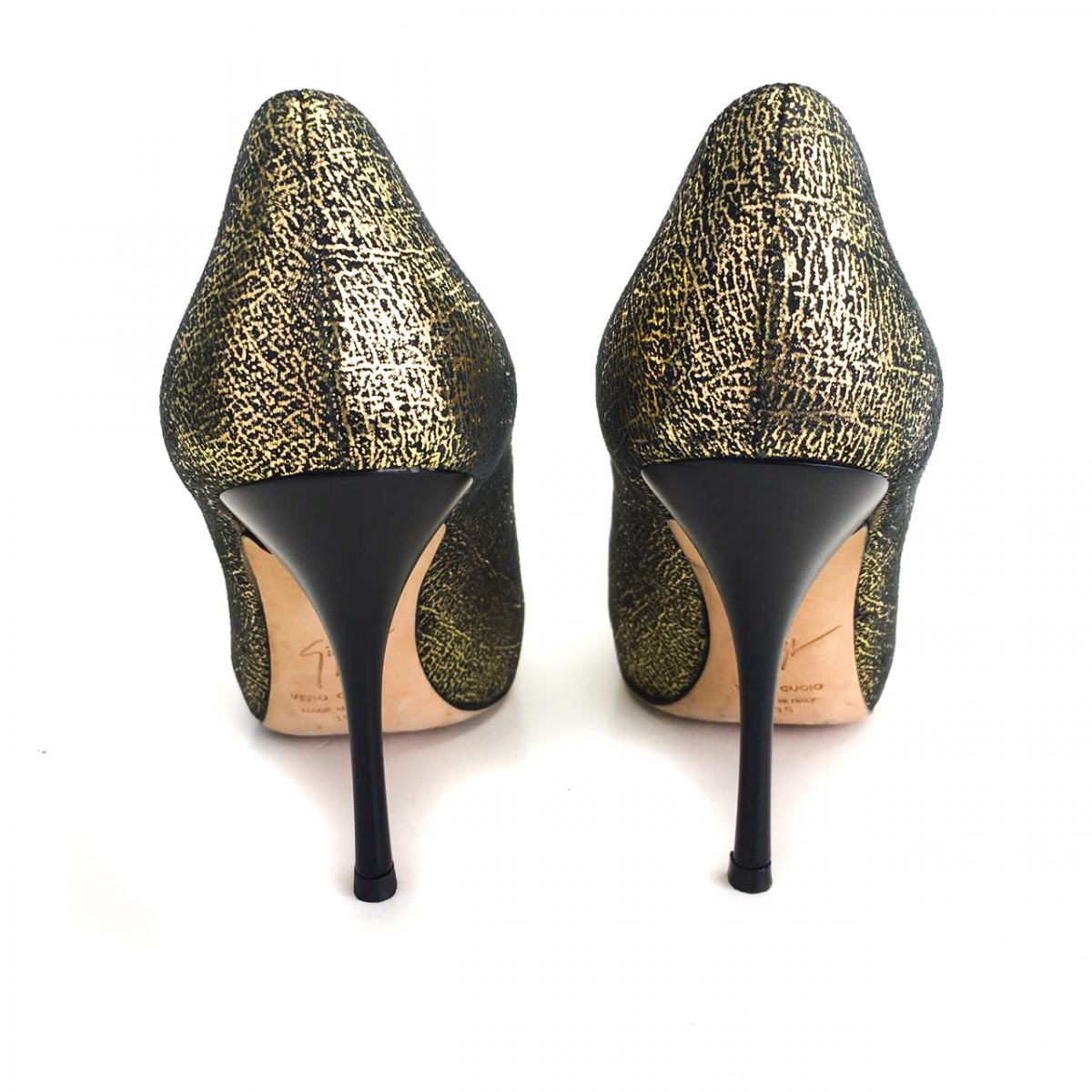 Sapato Giuseppe Zanotti Dourado e Preto Tam. 35