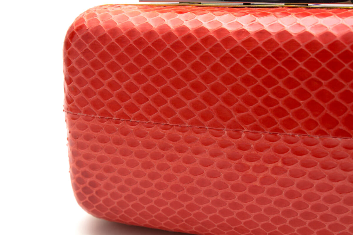 Clutch DVF vermelha python