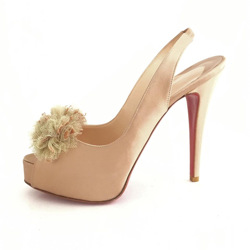 Sandália Peep Toe Louboutin Nude com Espuma Tam. 38,5